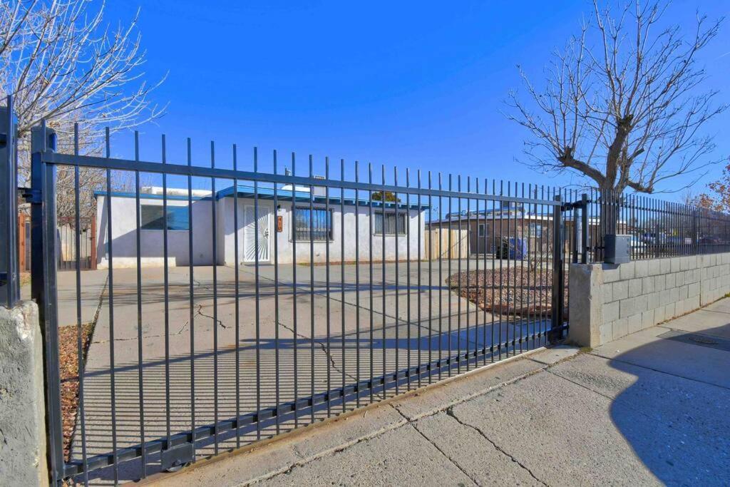 Casa Charleston-3Br-2Bath-Hot Tub-Pet Friendly-No Pet Fees! Vila Albuquerque Exterior foto